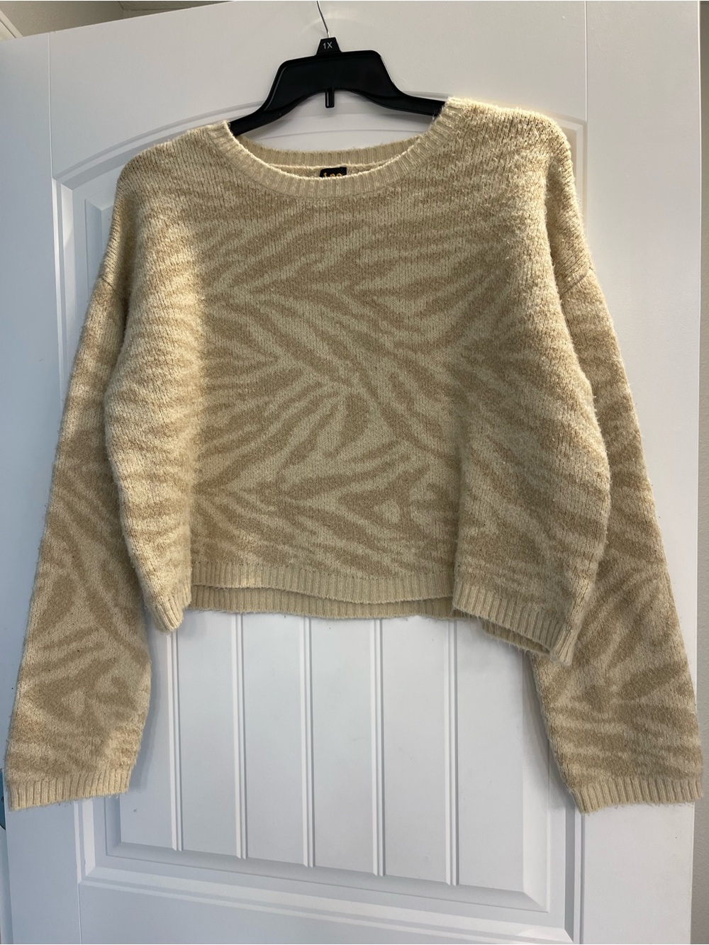 Lee zebra sweater women’s large beige lightweight stretch crewneck